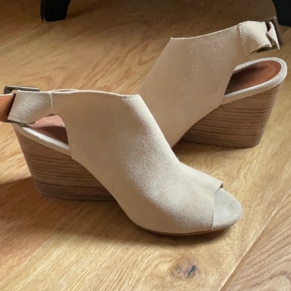 NWOB Howsty Genuine Suede Nude Peep Toe Like-Wedges. Never Been Worn! Size 38 - Picture 8 of 9